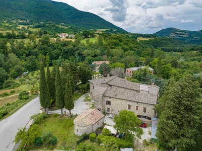 Casa Indipendente in vendita ad Assisi località Pontegrande