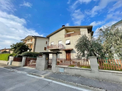 Casa Indipendente in vendita ad Assisi piazza Andrea della Robbia, 2