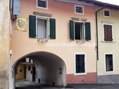 Casa Indipendente in vendita ad Avio via Perotti