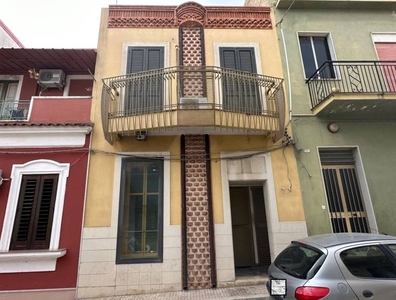 Casa Indipendente in vendita ad Avola via Sirtori, 4