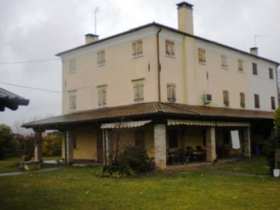 Casa indipendente in Via Altinia, Mogliano Veneto, 10 locali, 281 m²