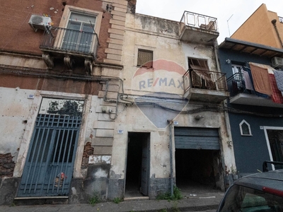 Casa indipendente in Via delle Calcare, Catania, 6 locali, 1 bagno