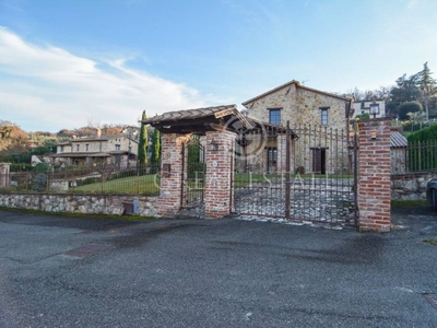 Casale in vendita a Montecchio