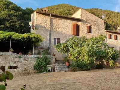 Casale in vendita a Spoleto località Bazzano Superiore