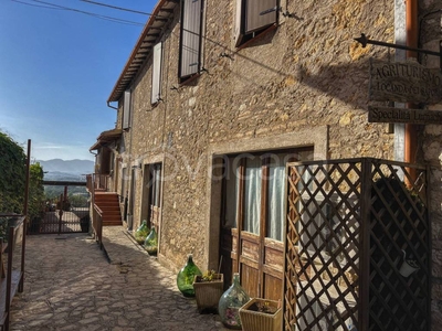 Casale in vendita a Spoleto via Flaminia, 2