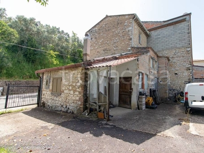 Casale in vendita ad Alviano via Salvo d'Acquisto