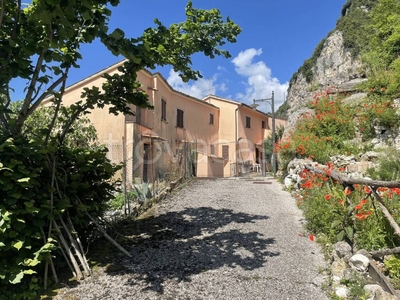 Intero Stabile in vendita a Cerreto di Spoleto via del Castello