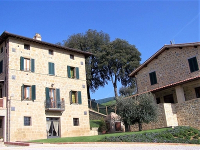 Intero Stabile in vendita a Perugia strada Palazzetta