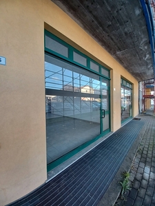 Locale commerciale in affitto a Fagnano Olona