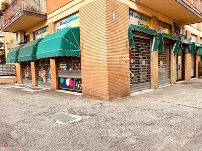 Negozio/Locale commerciale in Vendita in Via Pieve di Cadore 3 a Verona