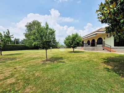 Esclusiva villa in vendita Via Giacomo Leopardi, 52, Ponte San Pietro, Bergamo, Lombardia
