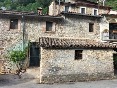 Rustico in in vendita da privato ad Arrone frazione Castiglioni, 4