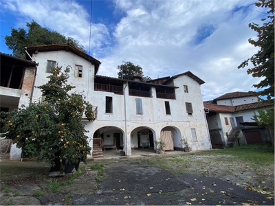Rustico in Via pasubio 2, Besozzo, 10 locali, 785 m², da ristrutturare