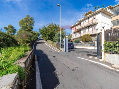 Trilocale in Via Matteo Ricci, Catania, 2 bagni, con box, 103 m²