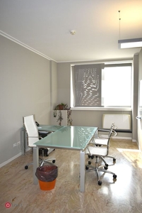 Ufficio in Affitto in Viale Famagosta 75 a Milano