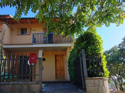 Villa a Schiera in in vendita da privato a Passignano sul Trasimeno via Berioli, 19