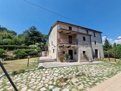Villa a Schiera in vendita a Baschi vocabolo torre, 42