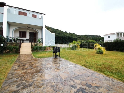 Villa a Schiera in vendita a Campofelice di Roccella ss113