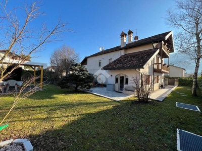 Villa a Schiera in vendita a Feltre viale a. Fusinato, 38