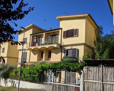 Villa a Schiera in vendita ad Amelia strada di Montoro, 7