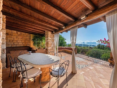 Villa a Schiera in vendita ad Arzachena via delle acacie, 4