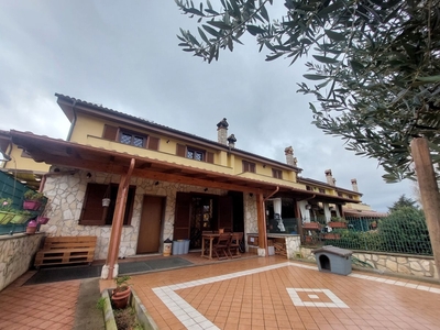 Villa a schiera in Via Delle Calcare, Snc, Rocca di Papa (RM)