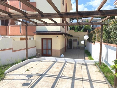 Villa a schiera in Via S.janny in zona Gianola a Formia