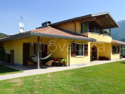 Villa Bifamiliare in in vendita da privato a Drena strada per Malga Campo, 14