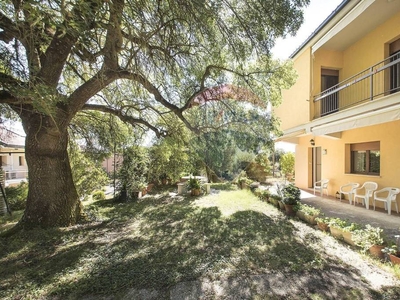 Villa Bifamiliare in vendita a Baschi località San Lorenzo, 258