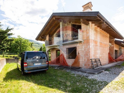 Villa Bifamiliare in vendita a Borgo Valbelluna via r. Colli
