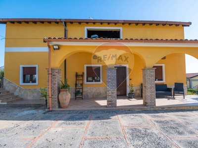 Villa Bifamiliare in vendita a Caltagirone contrada Maddalena, snc