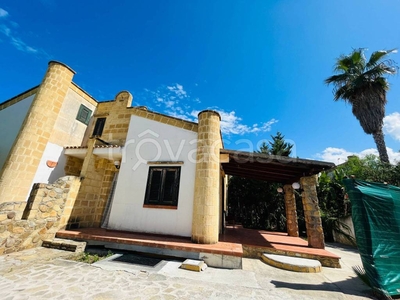 Villa Bifamiliare in vendita a Campofelice di Roccella lungomare Del Mediterraneo
