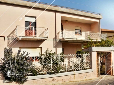 Villa Bifamiliare in vendita a Capoterra via Molise, 8