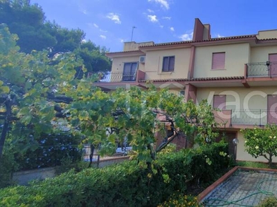 Villa Bifamiliare in vendita a Carini via Peonie