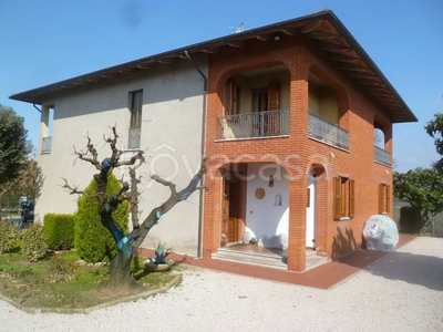 Villa Bifamiliare in vendita a Castiglione del Lago