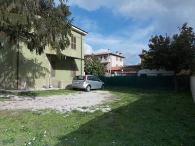 Villa Bifamiliare in vendita a Foligno via Goffredo Mameli, 26