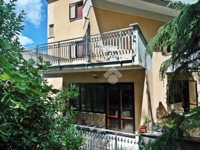 Villa Bifamiliare in vendita a Gualdo Tadino via Indro Montanelli, 18