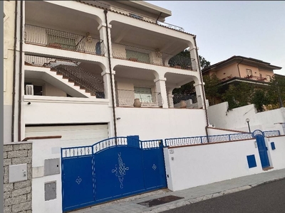 Villa Bifamiliare in vendita a Nuoro via Giuseppe Verdi, 81
