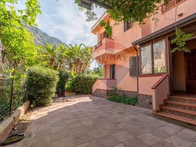 Villa Bifamiliare in vendita a Santa Flavia via Litoranea, 114