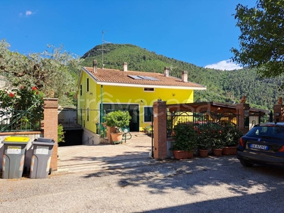 Villa Bifamiliare in vendita a Spoleto via Dellancara