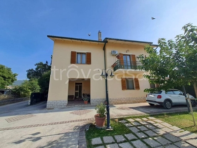 Villa Bifamiliare in vendita a Spoleto via Romania
