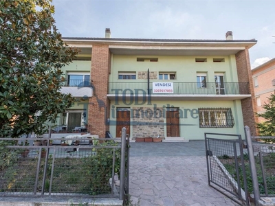 Villa Bifamiliare in vendita a Todi via Angelo Cortesi 102