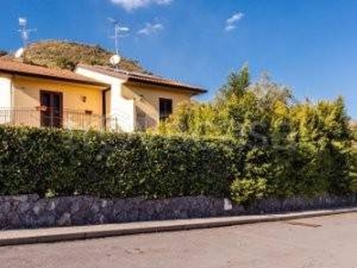 Villa Bifamiliare in vendita a Viagrande via Giacomo Leopardi