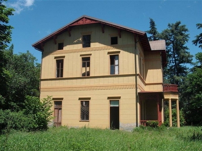 Villa da ristrutturare a Borgonovo Val Tidone