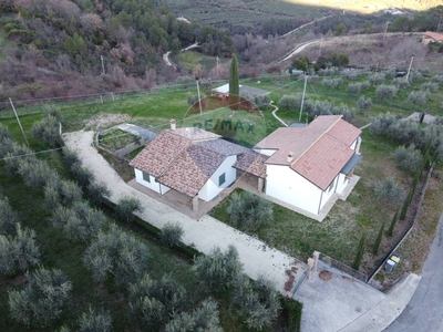 Villa in vendita a Bevagna via Pomontina