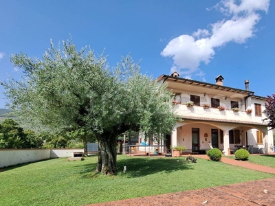 Villa in vendita a Campello sul Clitunno via Andrea Gradassi