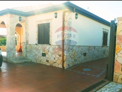 Villa in vendita a Campofelice di Roccella contrada Solfarelli, Snc