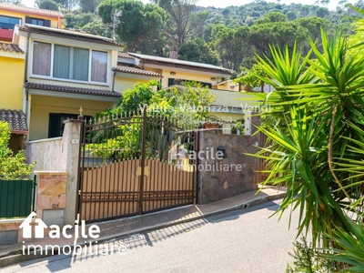Villa in vendita a Capoterra via delle Vigne 35, 09012 Capoterra ca, Italia