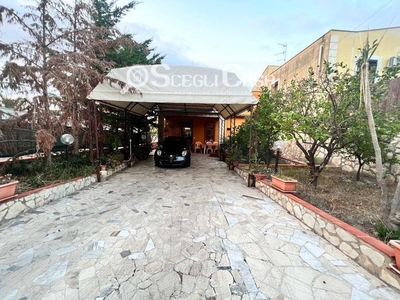 Villa in vendita a Carini via Chiovaro