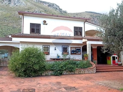 Villa in vendita a Carini via Enrico Berlinguer, 26